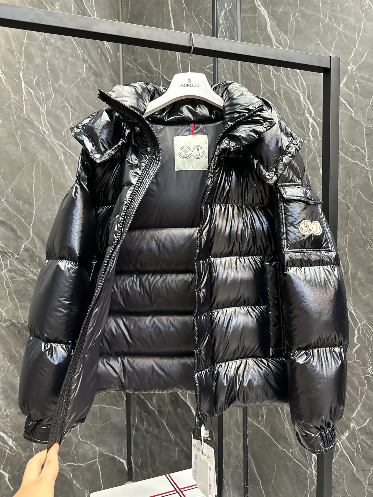 ⬆️Moncler Maya 70 . . Moncler 70 ， 。 ， ， Moncler Maya 70 。 ， 。 Antoni Tudisco 。 Moncler Maya 70 Moncler 70 ， ， 。 Classic ， 、 。 Classic 70 。 • • • • • ， • • • •Moncler Maya 70 Size: 1-5 . Cream White Pink Blue Gray Black D 9890065750